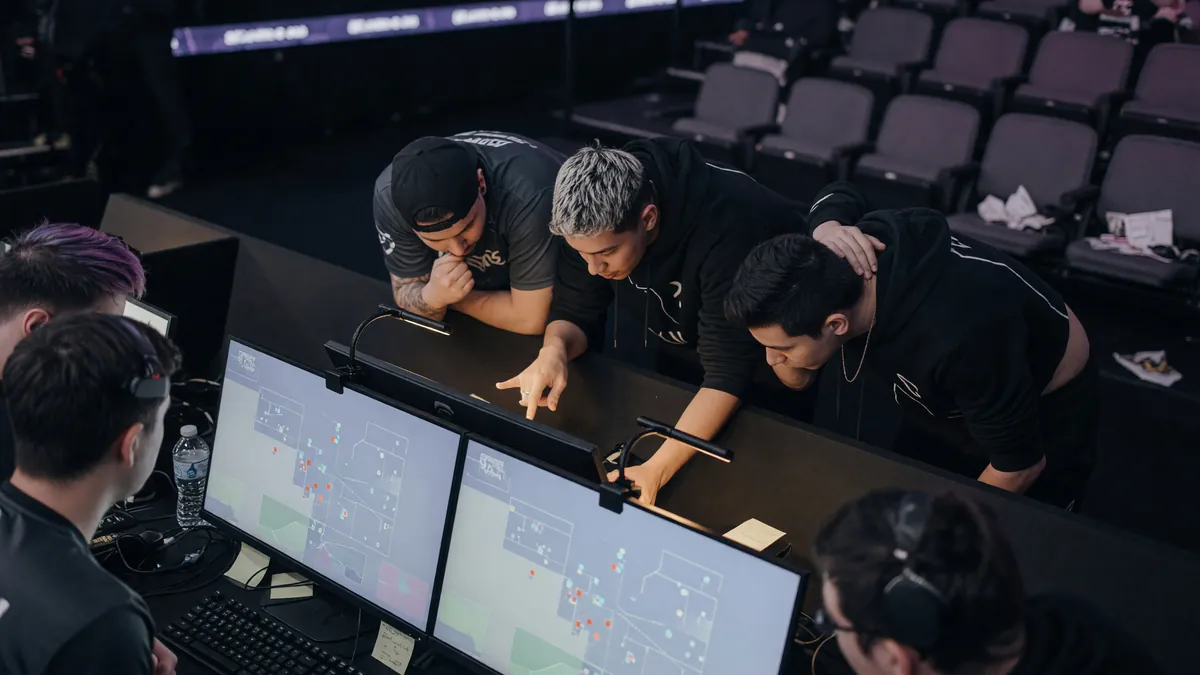 Quartz players regrouping around the team desk